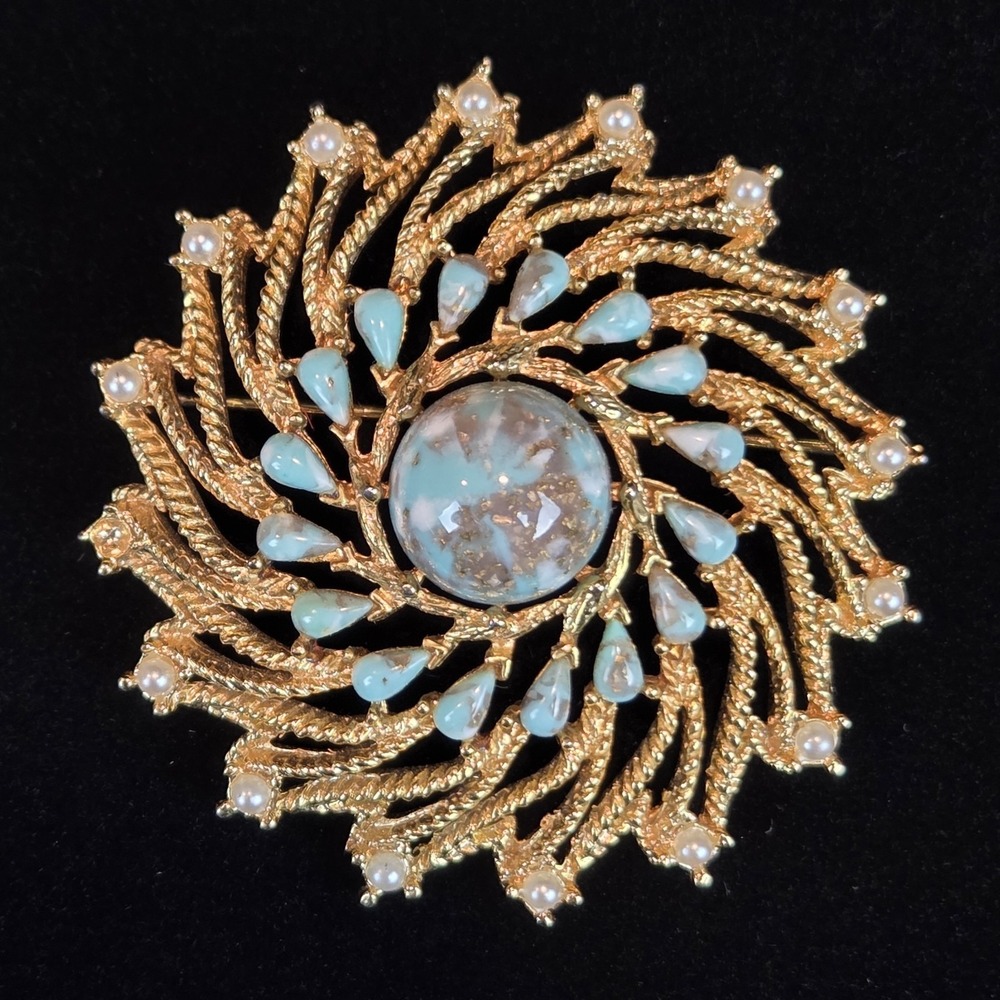 Sarah Coventry Azure Skies Round Gold Tone Filigree Circle Brooch Faux Pearls